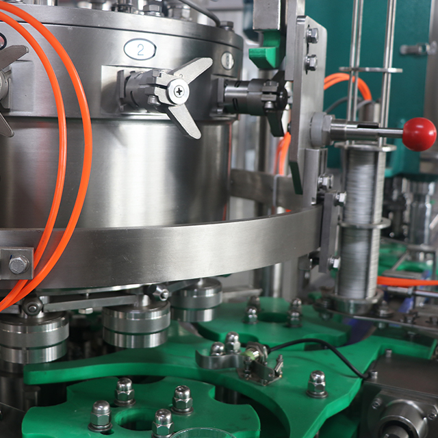 Konserveeritud villitud kiire automaatne mahlamaitseline gaseeritud jookide t&auml;itmismasin 