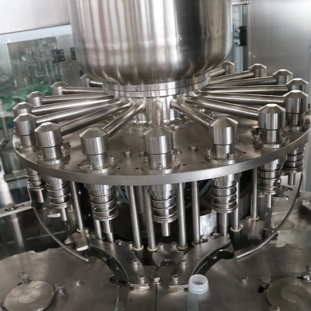 H&ouml;gkvalitativ automatisk 18000BPH fyllnings- och lockmaskin f&ouml;r dryckesjuice 