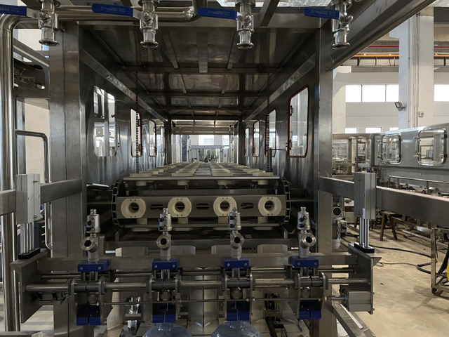 1200 BPH automaatne 5 galloni t&otilde;usev t&auml;ite- ja korgis&uuml;steem 